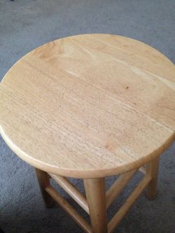 white wood chair like new