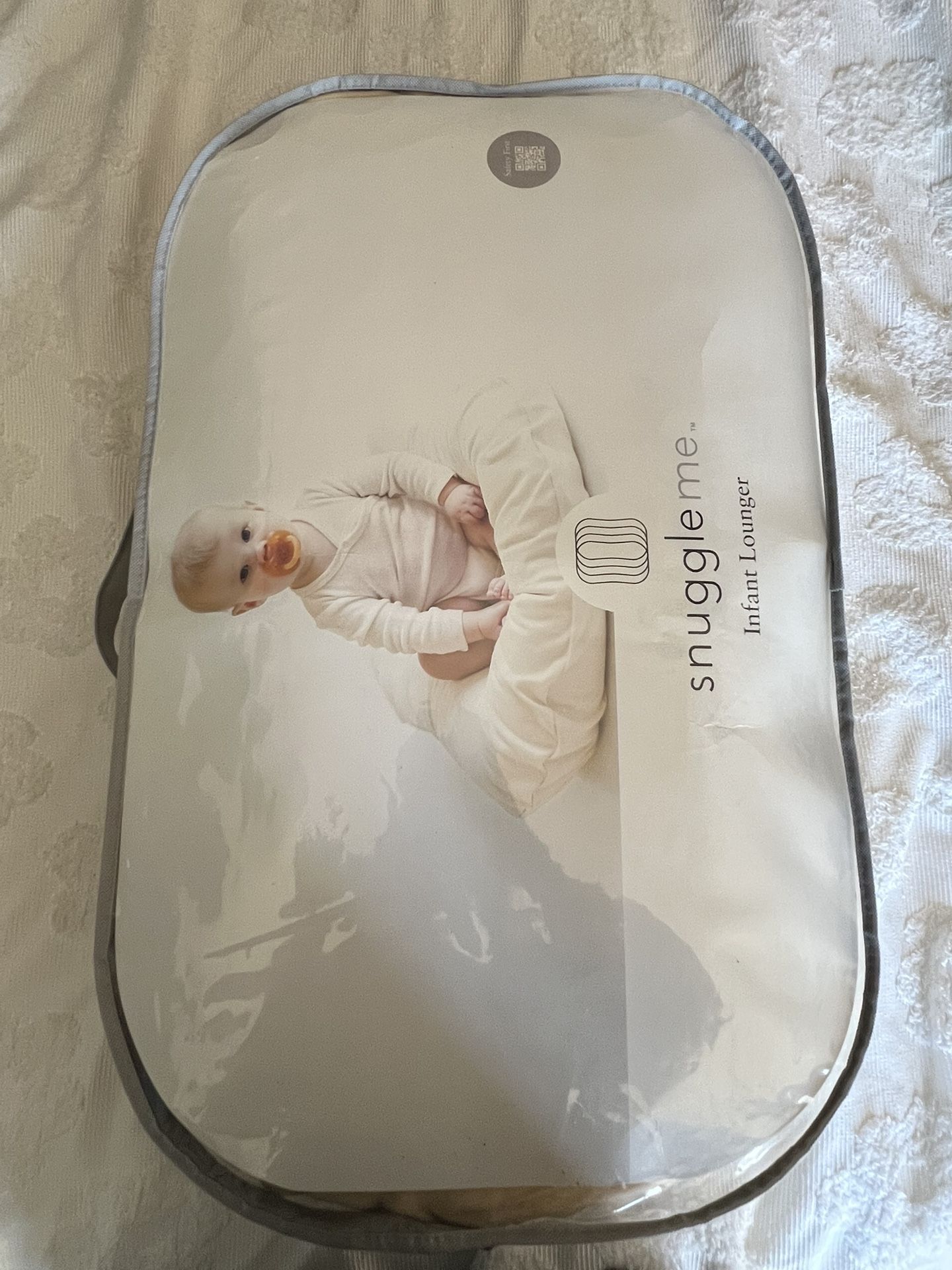 Snuggle Me Infant Lounger 