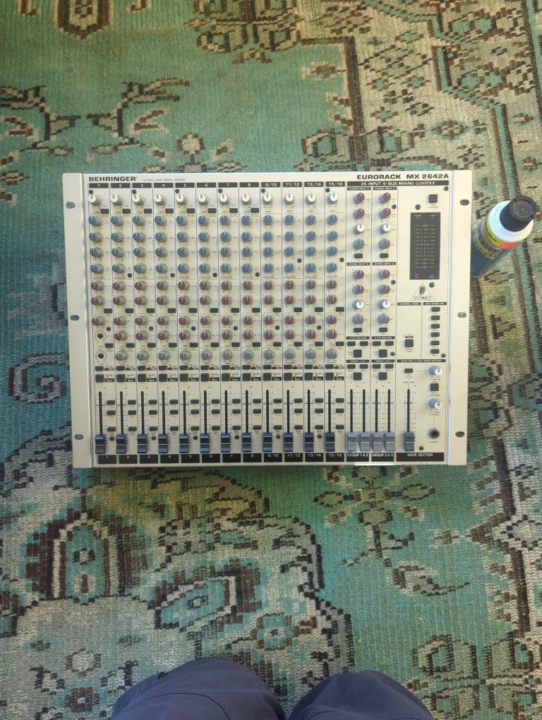 Behringer Eurorack MX 2642A 16 Channel Analog Mixer