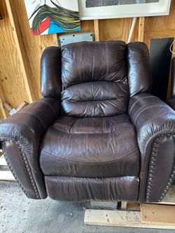 Leather chair /Coffee table