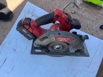 M18 Milwaukee saw and battery
