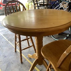 High Table With 3 Barstools 