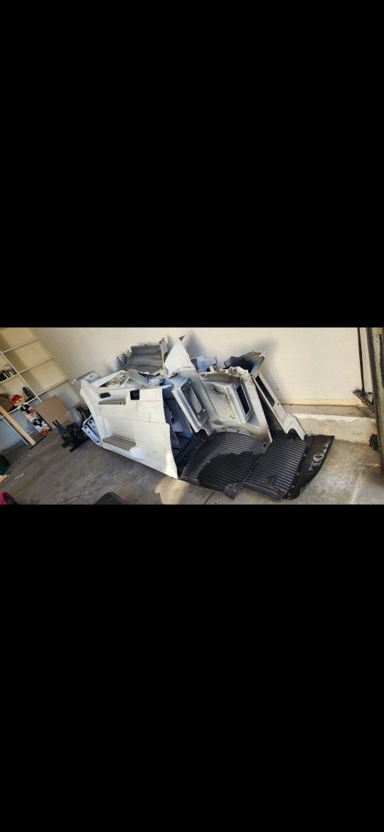 VOLVO VNL SIDE FAIRING & BRACKETS LEFT & RIGHT SIDES