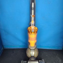 $40 Firm, Yes, It's Available, Dyson Bagless Upright Vacuum, Model Up19 Ball Multi Floor 2, Works, Strong Suction, Small Defects, Retails For $250