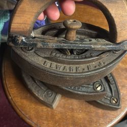 Vintage Sad Irons W/handle