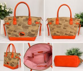 Dooney & Bourke Tote