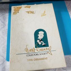 Walt Disney  Collectors Society  1998 ornament 