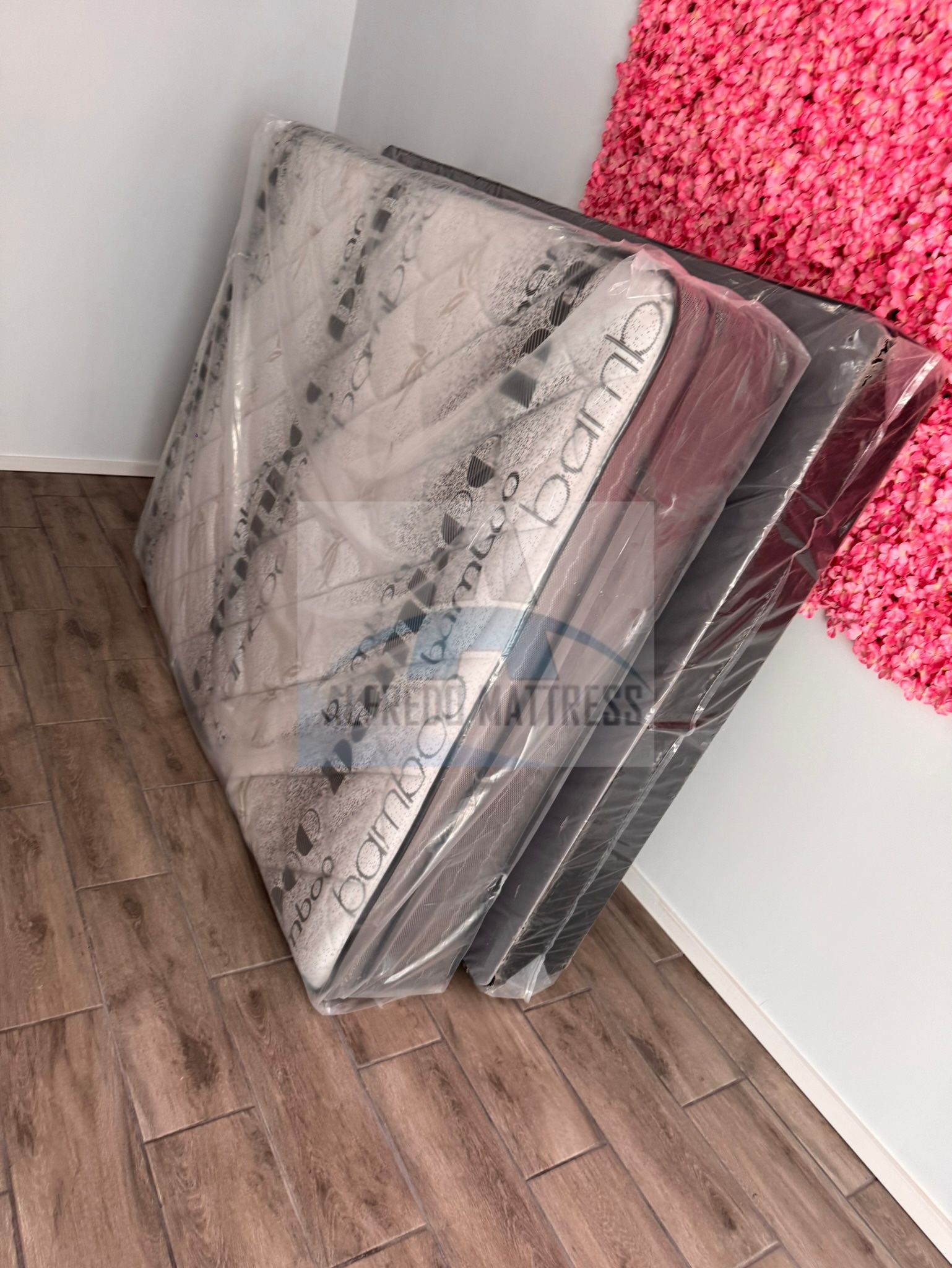 Queen mattress pillow top set with box spring (2pc - new)