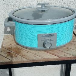 Big Black & Decker 7 Quart Crock Pot Tropicana / Valley View Cash Or Zelle Available For Pickup Between 2:30 And 6:30 P.M. Huge Sale Read Description