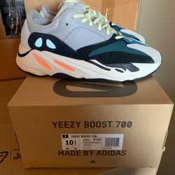 Men's Adidas Yeezy Boost Wave runner 2022 Size 10.5