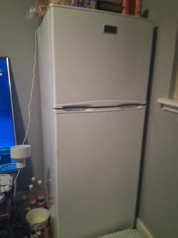 SE VENDEN 2 REFRIGERADORES .