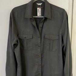 Aéropostale Woman’s Sage Green Button-Up Shirt