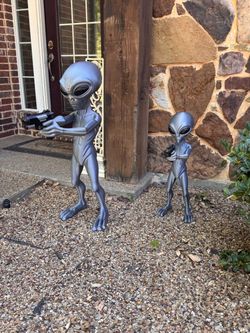 3D Printed Alien 37” & 26”