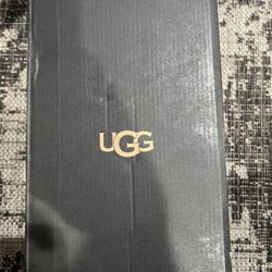 UGG SLIPPERS