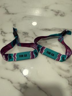 Lollapalooza Sunday Wristbands-$200 Each Unregistered