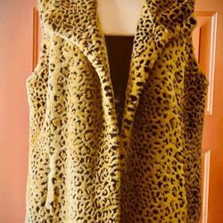 KRIS TENBLAKE LADIES FAUX FUR VEST. SIZE XL. LIKE NEW!