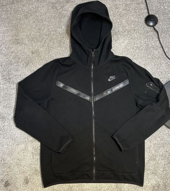 Black Nike tech fleece hoodie