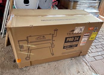 Traeger Pro Series 34-Pellet Grill and Smoker in Bronze