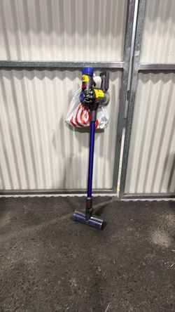 Dyson  v8