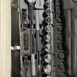 Crescent 3/4 Ratchet, And Sockets