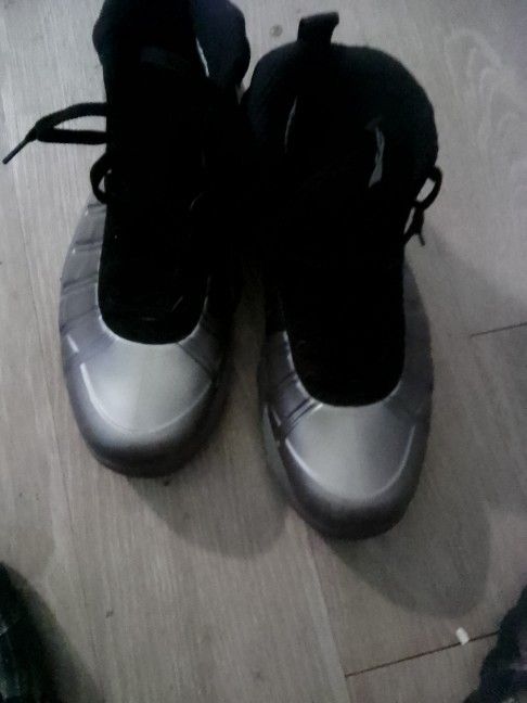 Shoe