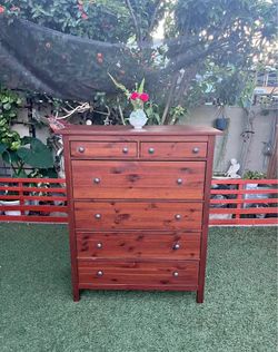 IKEA DRESSER/ 6 DRAWERS