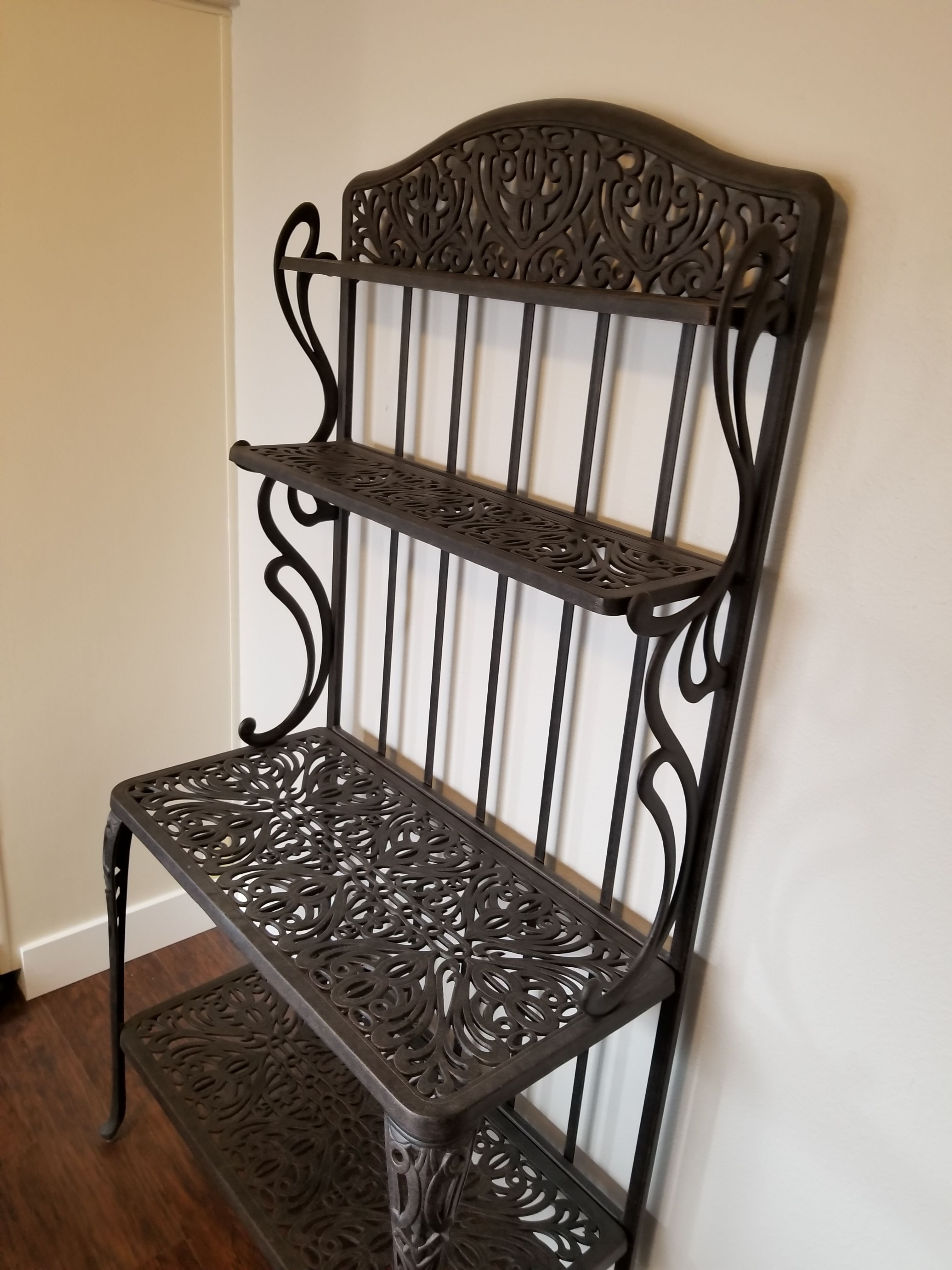 Hanamint Tuscany Baker s Rack cast aluminum for Sale in West