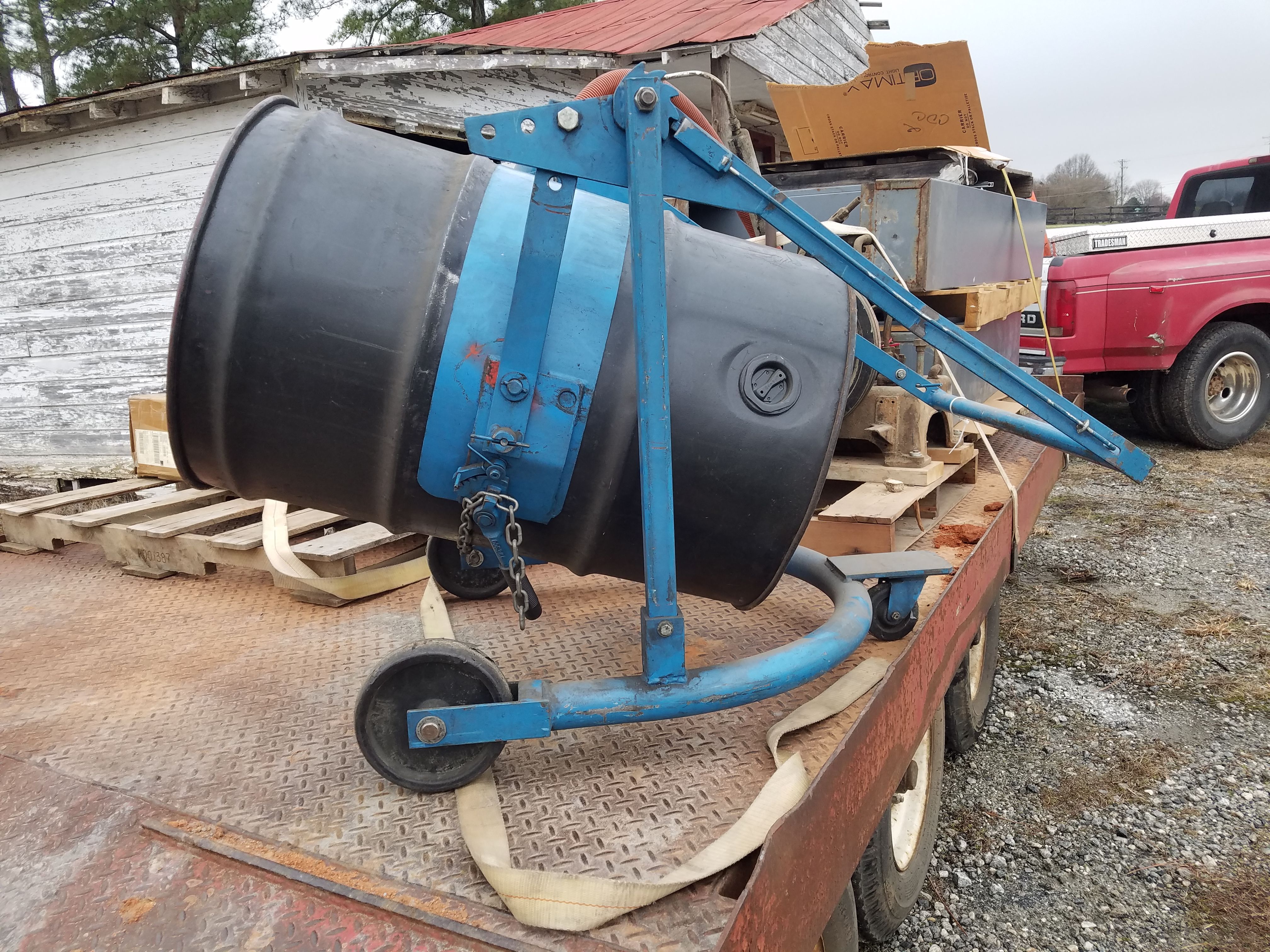 Drum dolly with vacuum containment drum