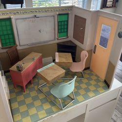 School/Classroom Doll House