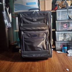 Impuls Large Rolling Luggage Suitcase