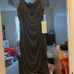 Women’s Size 14 Dress (NEW)