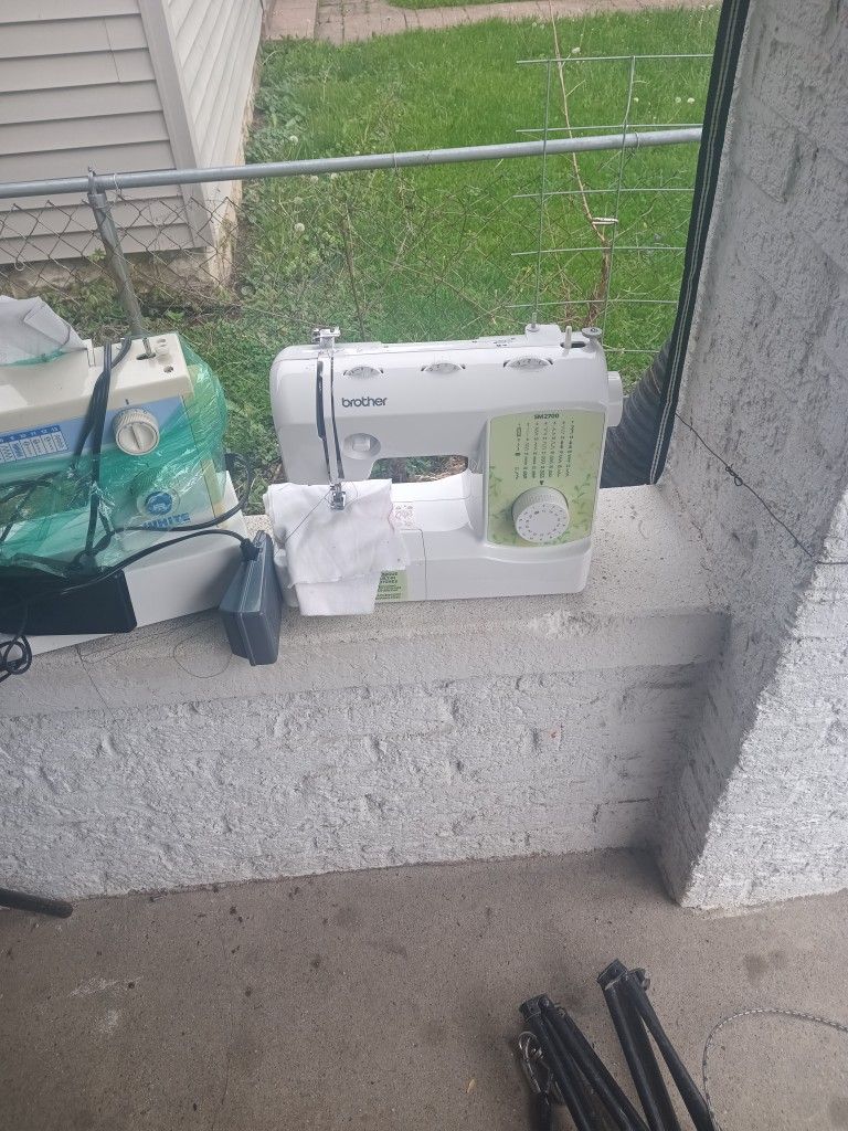 Brand New Brother Sewing Machine A Older Sewing Machine Whlte