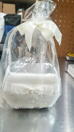Ivory scattered pearl flower girl basket