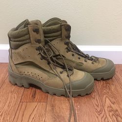 New. Men Boots . BATES. Size: 9.5