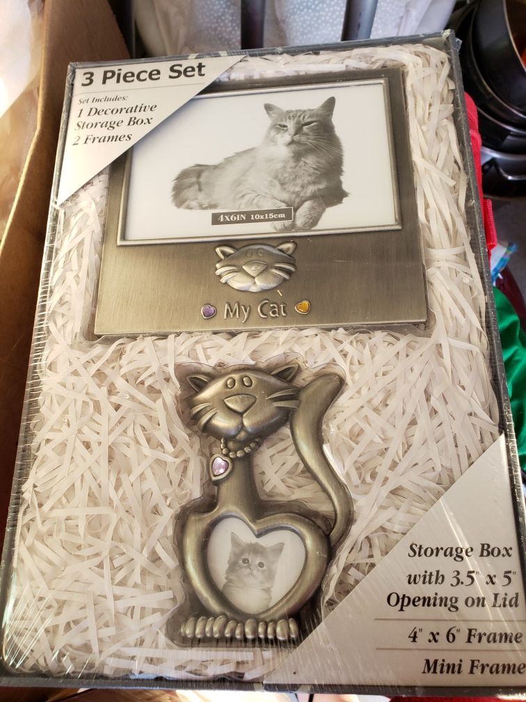 CUTE CAT FRAMES AND STORAGE BOX
