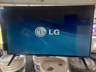 Insignia HDTV 43 inches with remote control