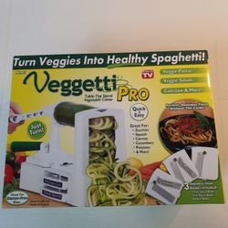 Veggetti - Pro Table Top Spiral Vegetable Cutter, 3 Interchangeable blades!. Condition is "New".

Veggetti - Pro Table Top Spiral Vegetable CutterVegg