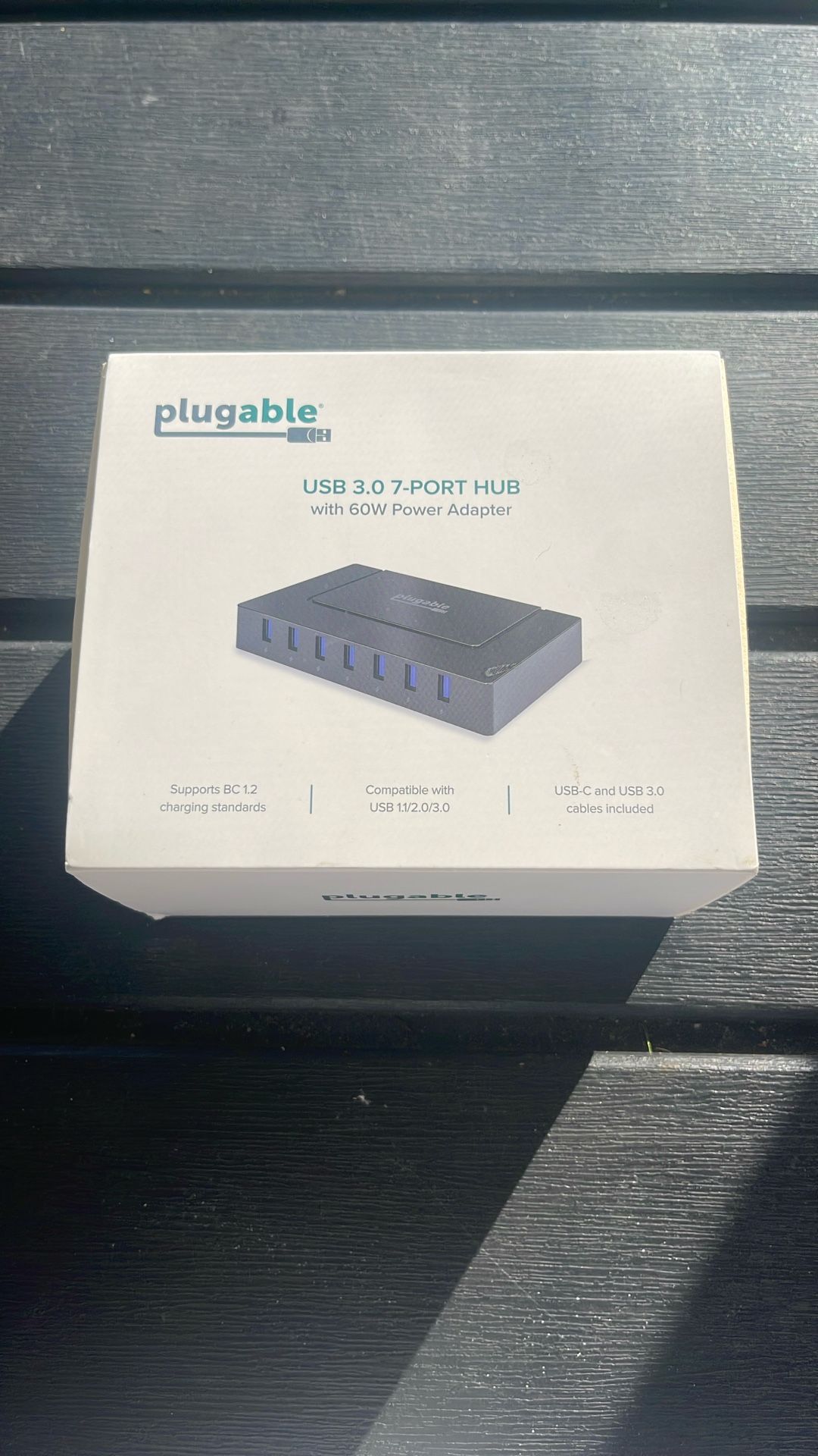 PLUGABLE USB 3.0 AND USB-C 7-PORT CHARGING HUB