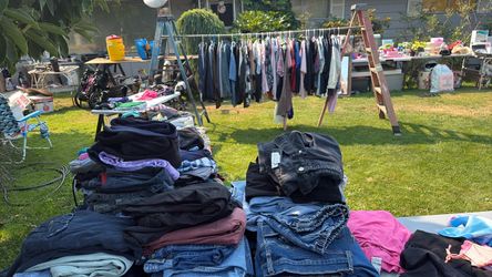 Cheap yard sale (address in description)