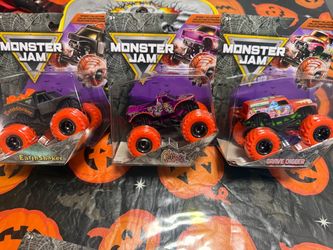 Monster Jam Spooky Collection Die-Cast Trucks Set of 5