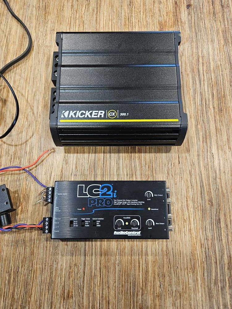 KICKER CX 300.1 AMPLIFIER AND LC2i Pro Audio Control