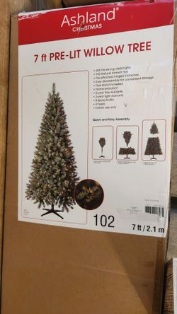 Pre lit christmas tree