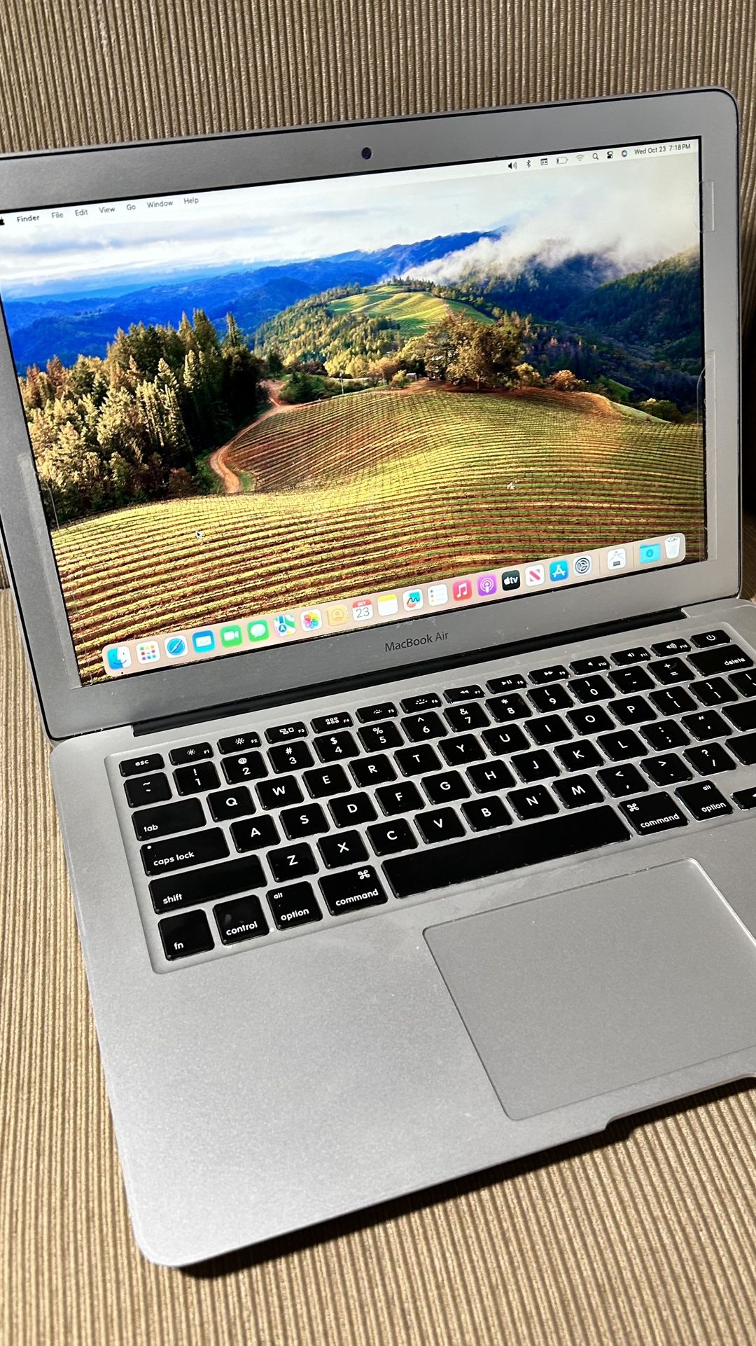 Apple MacBook Air 13” I5/8GB/256GB SSD $200