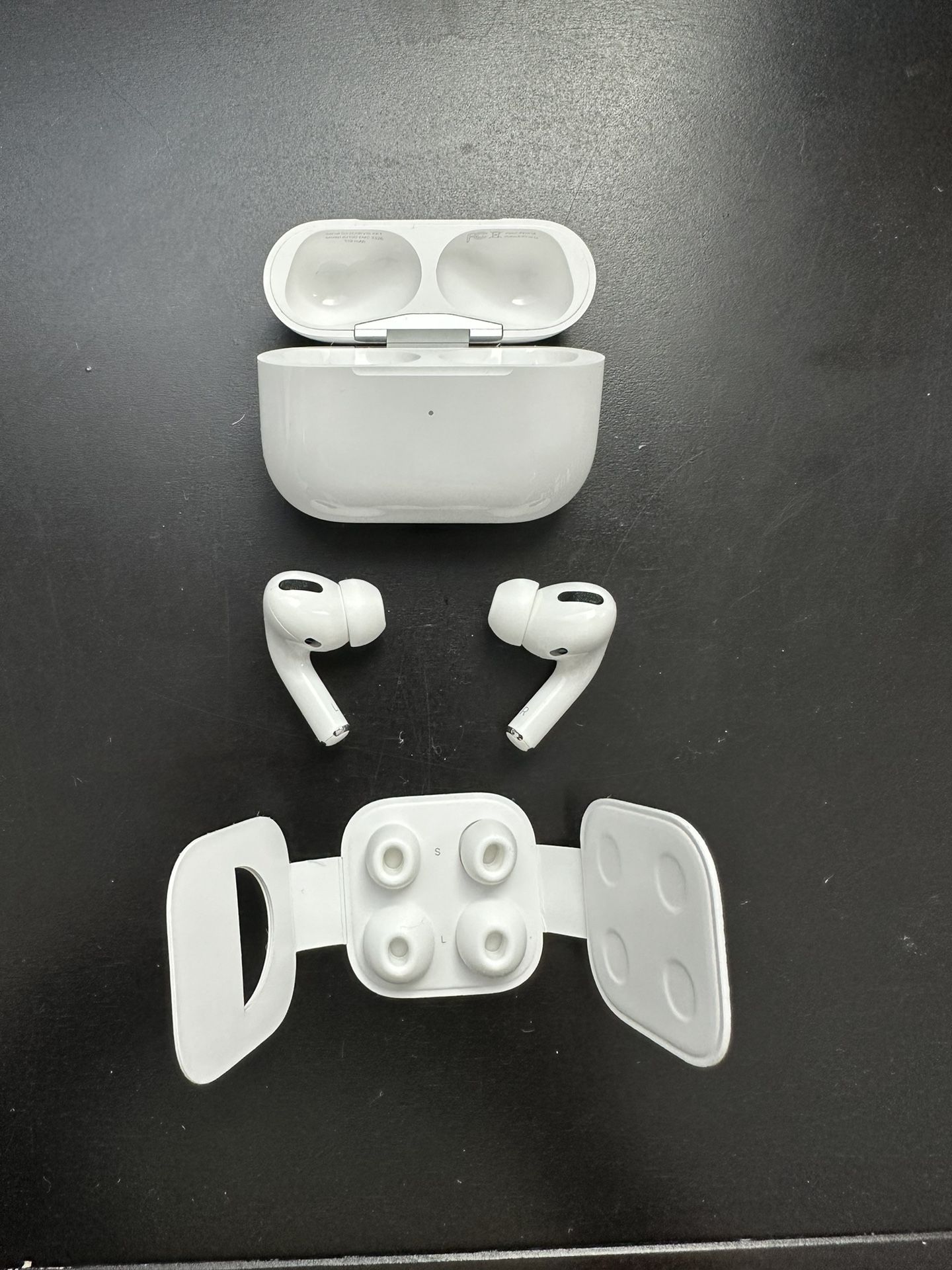 Apple AirPods Pro (Gen 1)