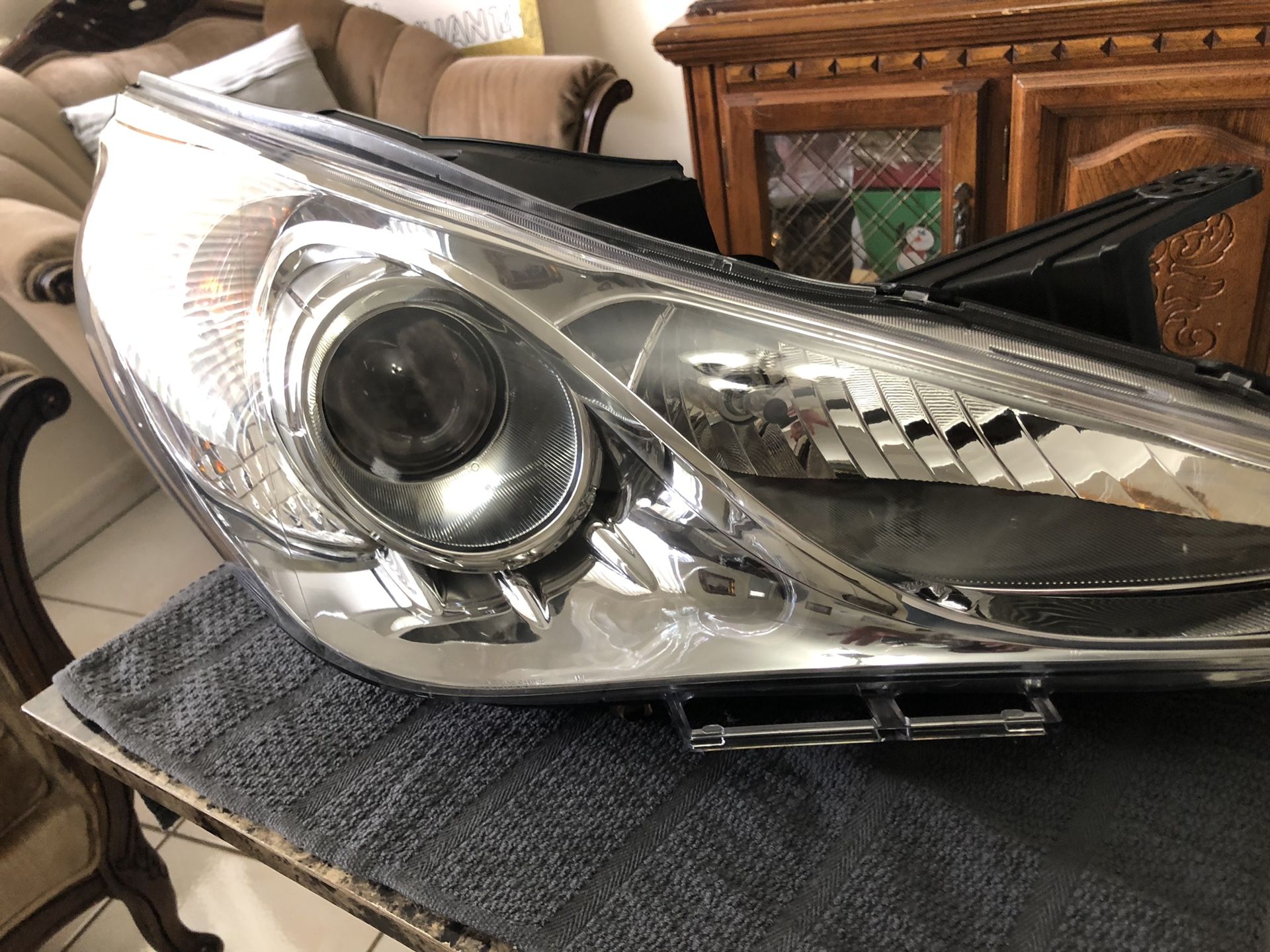 GENUINE OEM 2011 2012 2013 HYUNDAI SONATA RIGHT HEADLIGHT 92102-3Q