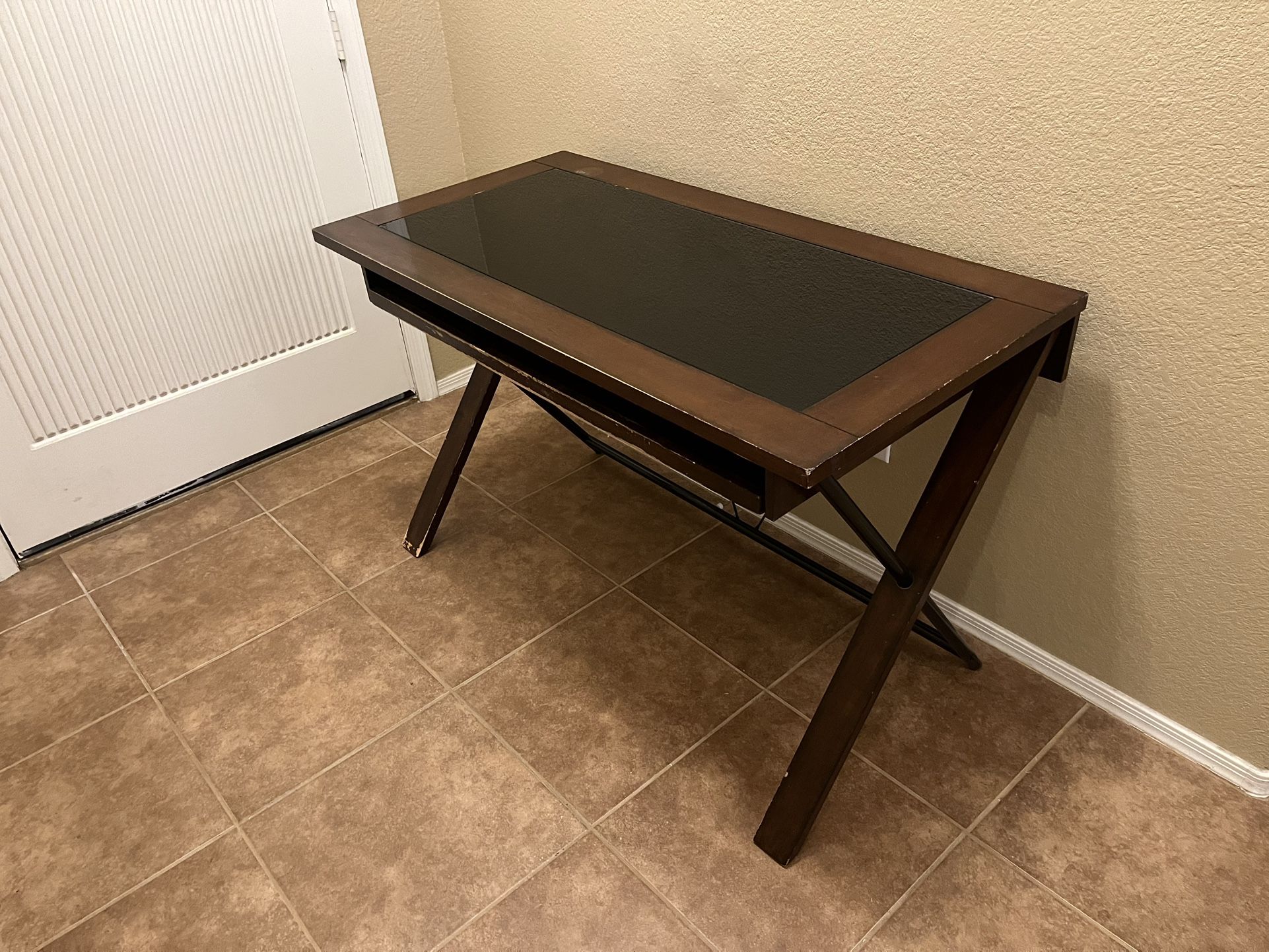 Desk w/keyboard drawer
