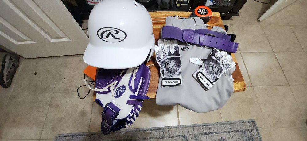 BASEBALL GEAR FOR YOUTH IN EXCELLENT CONDITION,SELLING ALL TOGETHER 