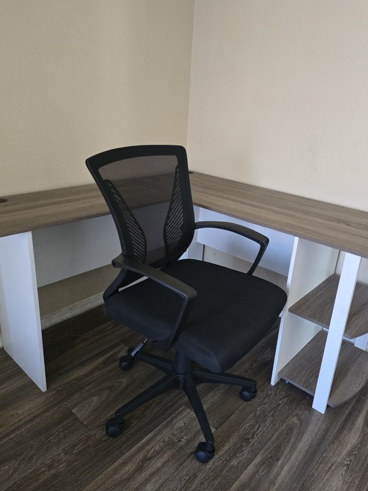 Office Chair / Height Adjustable Chair