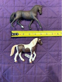 2 Schleich model horses