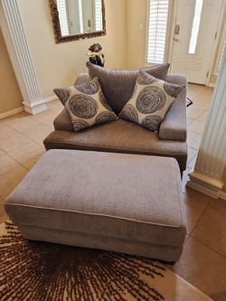 Living Room Set - Loveseat, Sofa, chair & Ottoman (Gallery Furniture)